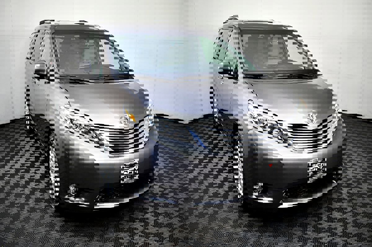 Used 2015 Toyota Sienna XLE image 4