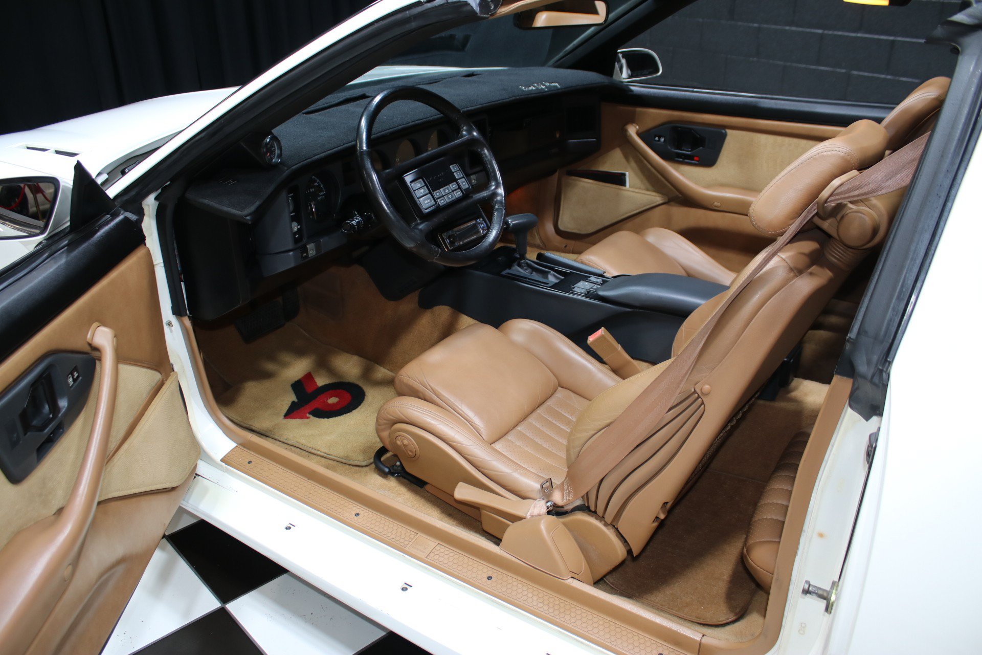 Used 1989 Pontiac Firebird Trans Am RWD image 3