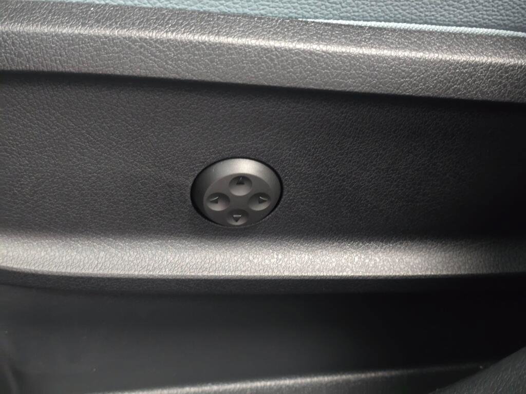 New 2026 Mercedes-Benz GLB 250 4MATIC image 24