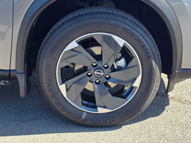 Used 2024 Nissan Rogue SV image 8