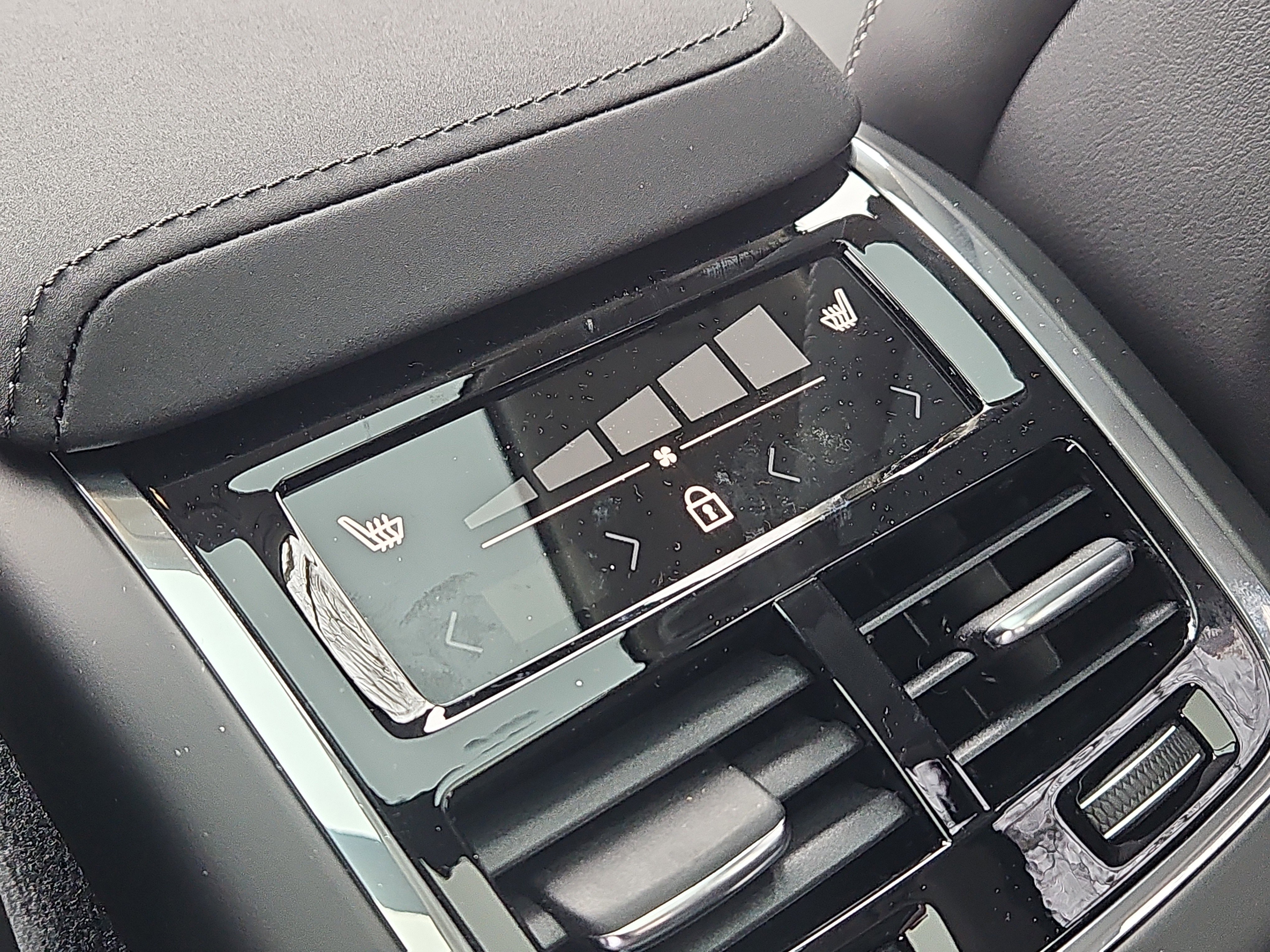 New 2026 Volvo XC60 B5 Ultra w/ Protection Package Premier image 13
