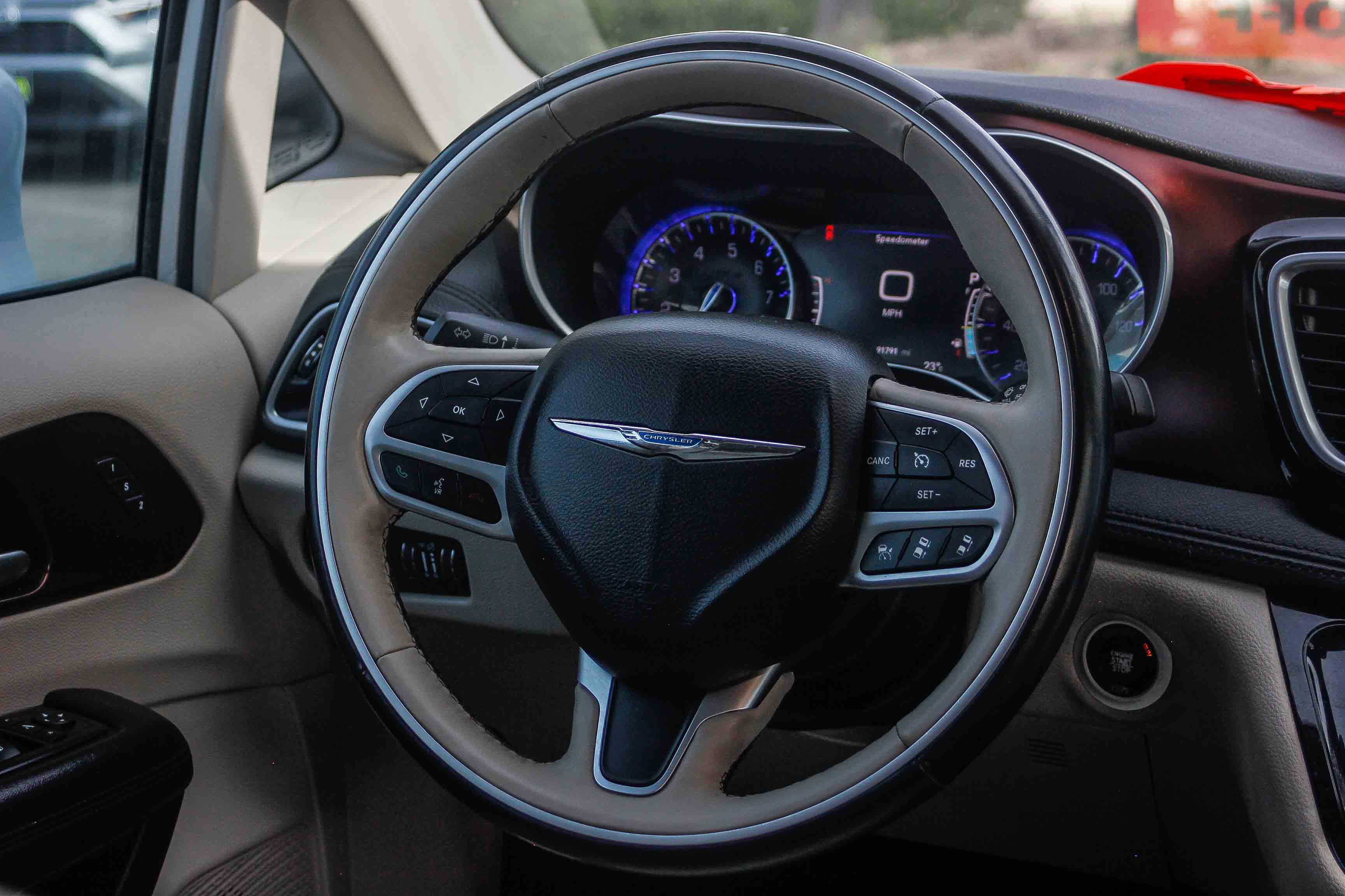 Used 2017 Chrysler Pacifica Limited w/ Advanced Safetytec Group image 15