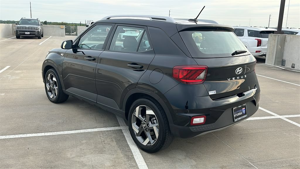 Used 2025 Hyundai Venue SEL FWD image 11