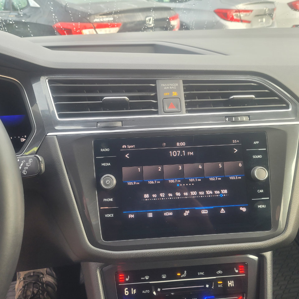 Used 2022 Volkswagen Tiguan SE image 17