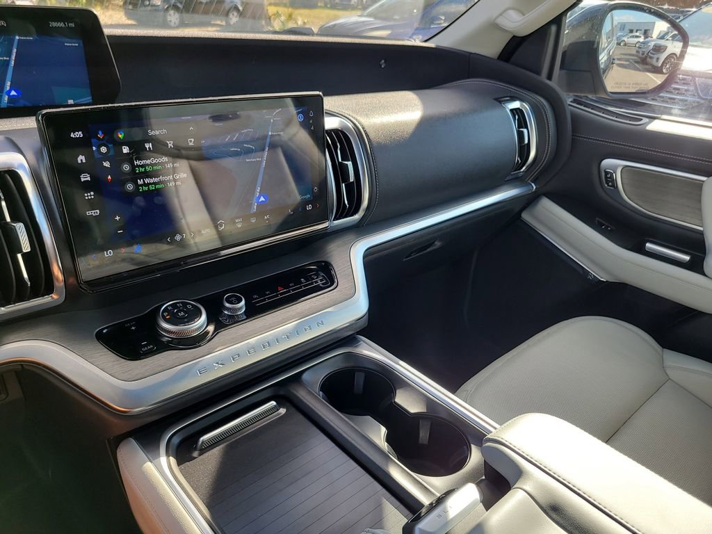 Certified 2025 Ford Expedition Platinum image 23