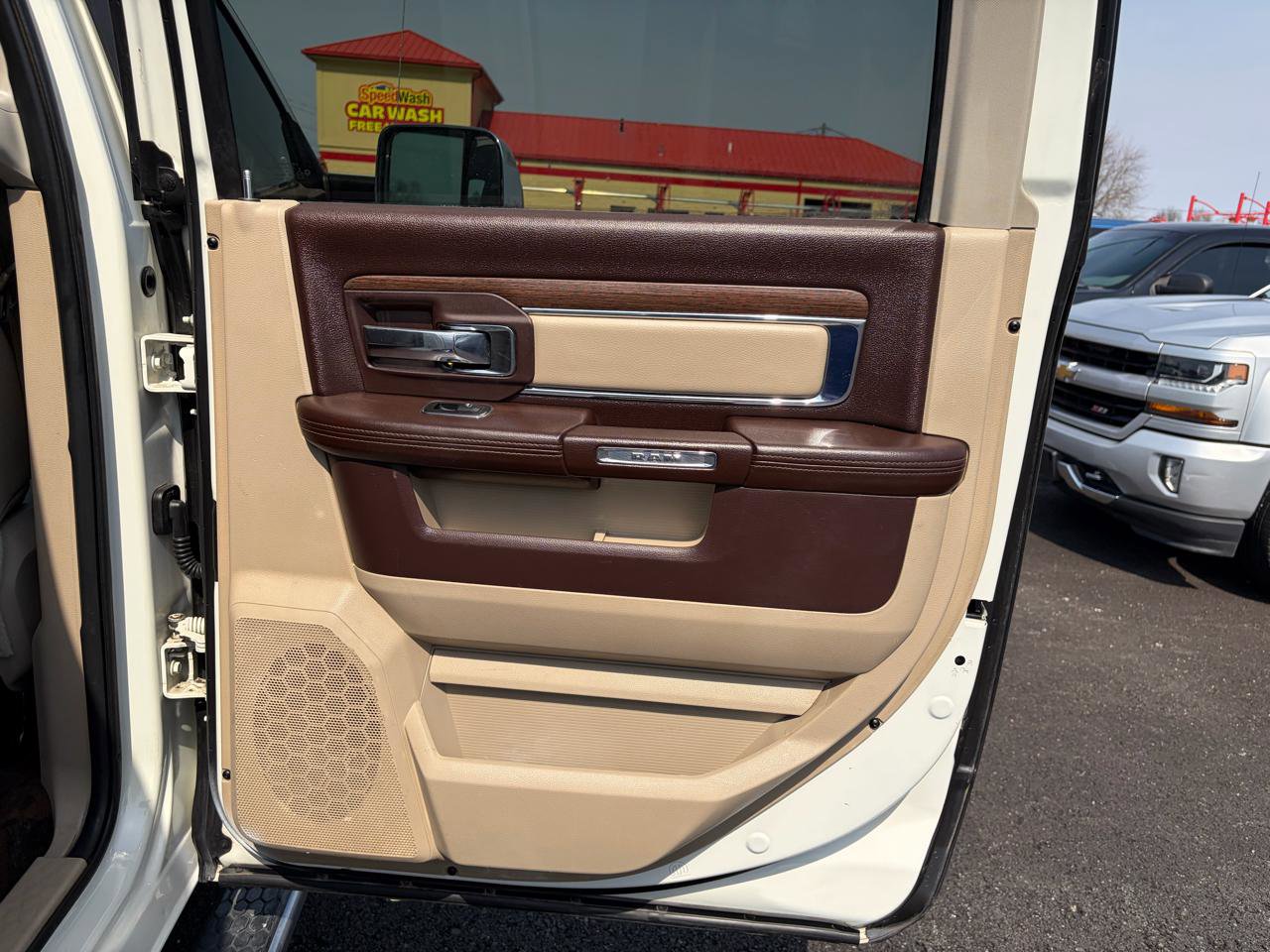 Used 2016 RAM 2500 Laramie w/ Convenience Group image 14
