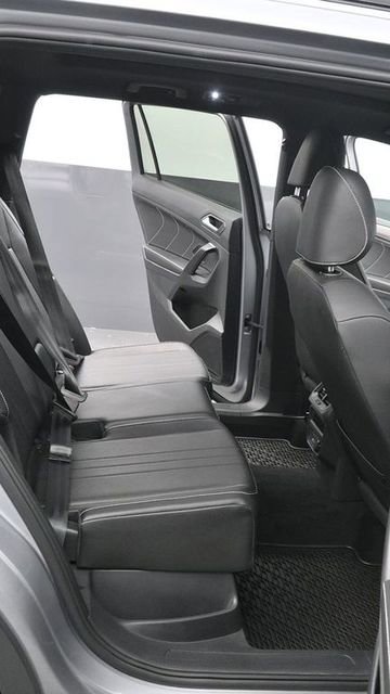 Used 2023 Volkswagen Tiguan SE R-Line AWD/4WD image 12