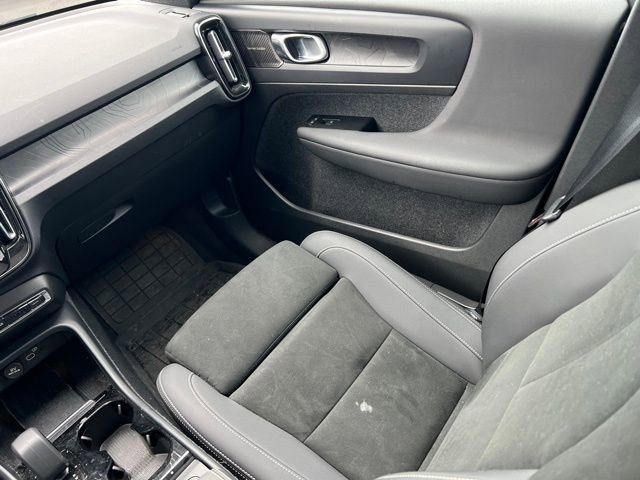 Used 2022 Volvo C40 P8 Recharge Ultimate image 15