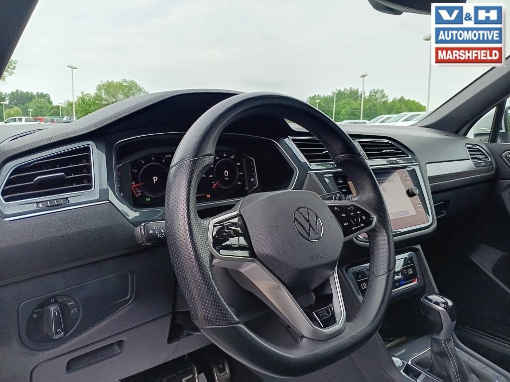 Used 2022 Volkswagen Tiguan SEL R-Line AWD/4WD image 5