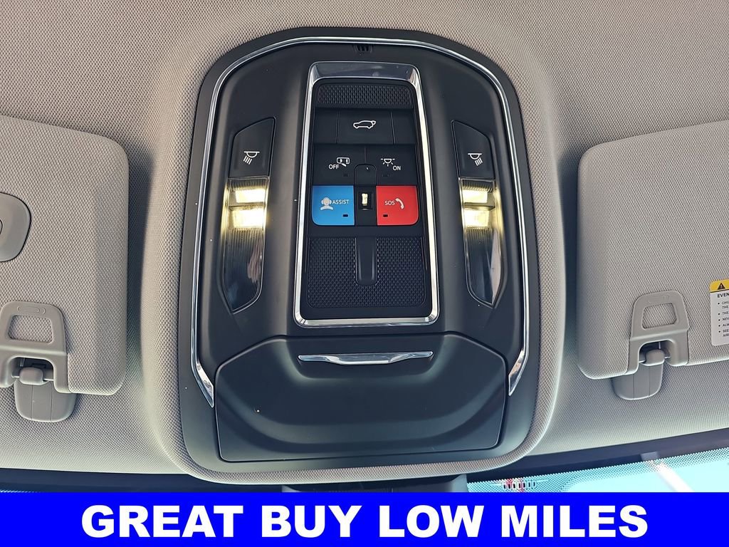 Used 2023 Jeep Grand Cherokee Limited w/ Luxury Tech Group II image 32