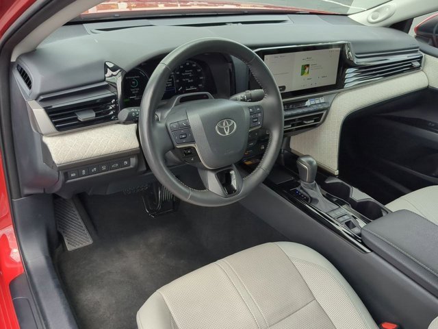 Used 2025 Toyota Camry XLE image 13