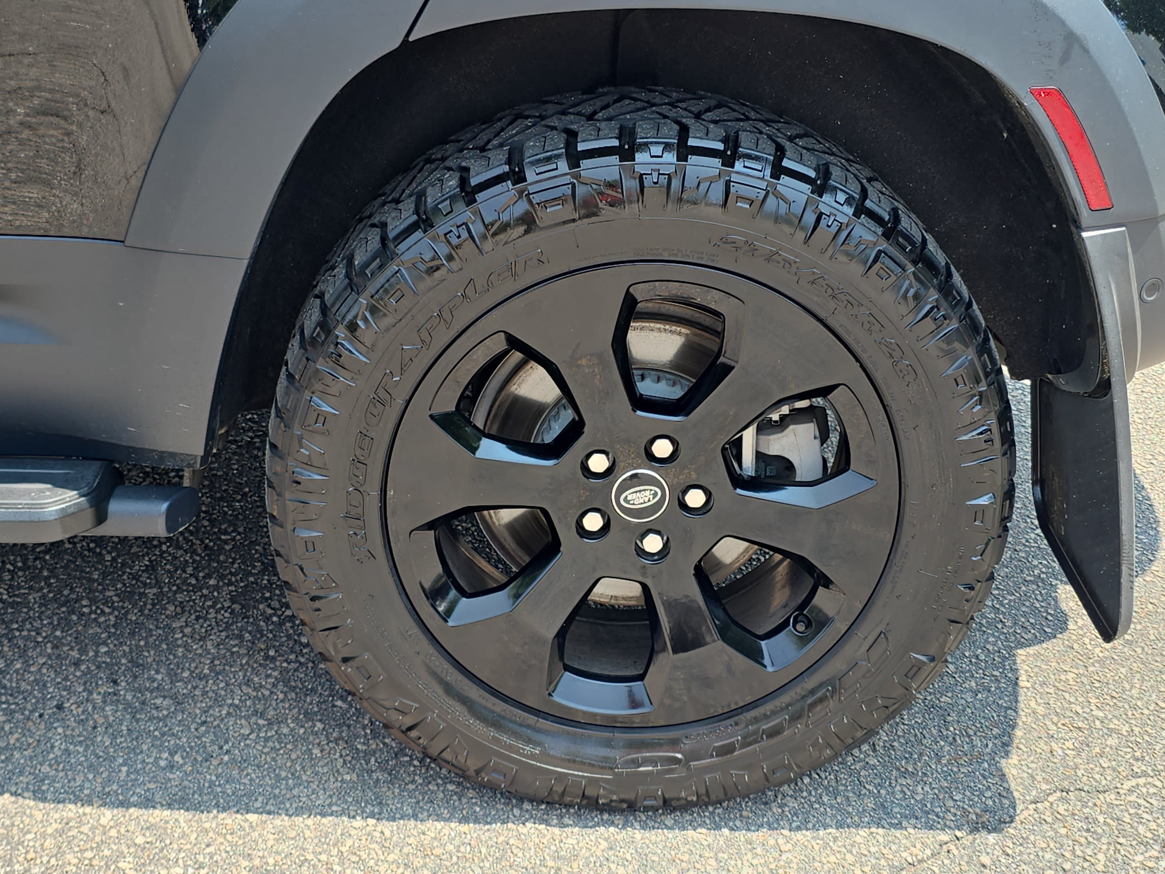 Certified 2025 Land Rover Defender 110 S AWD/4WD image 33