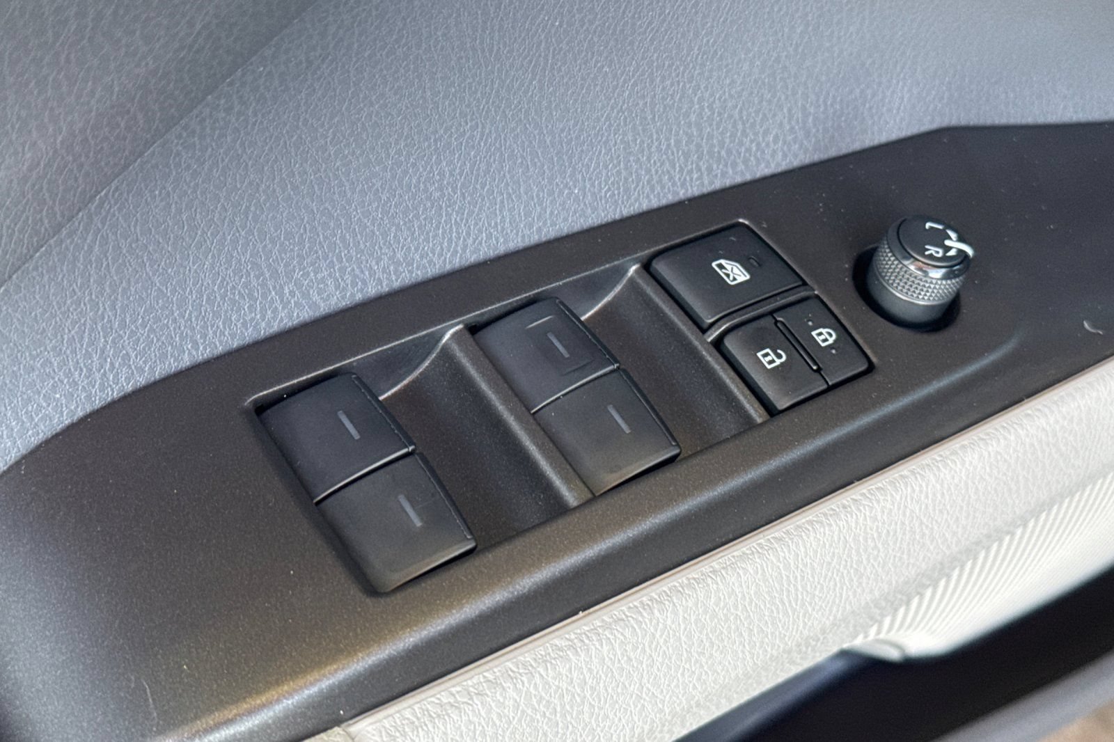 Used 2024 Toyota Camry LE FWD image 13