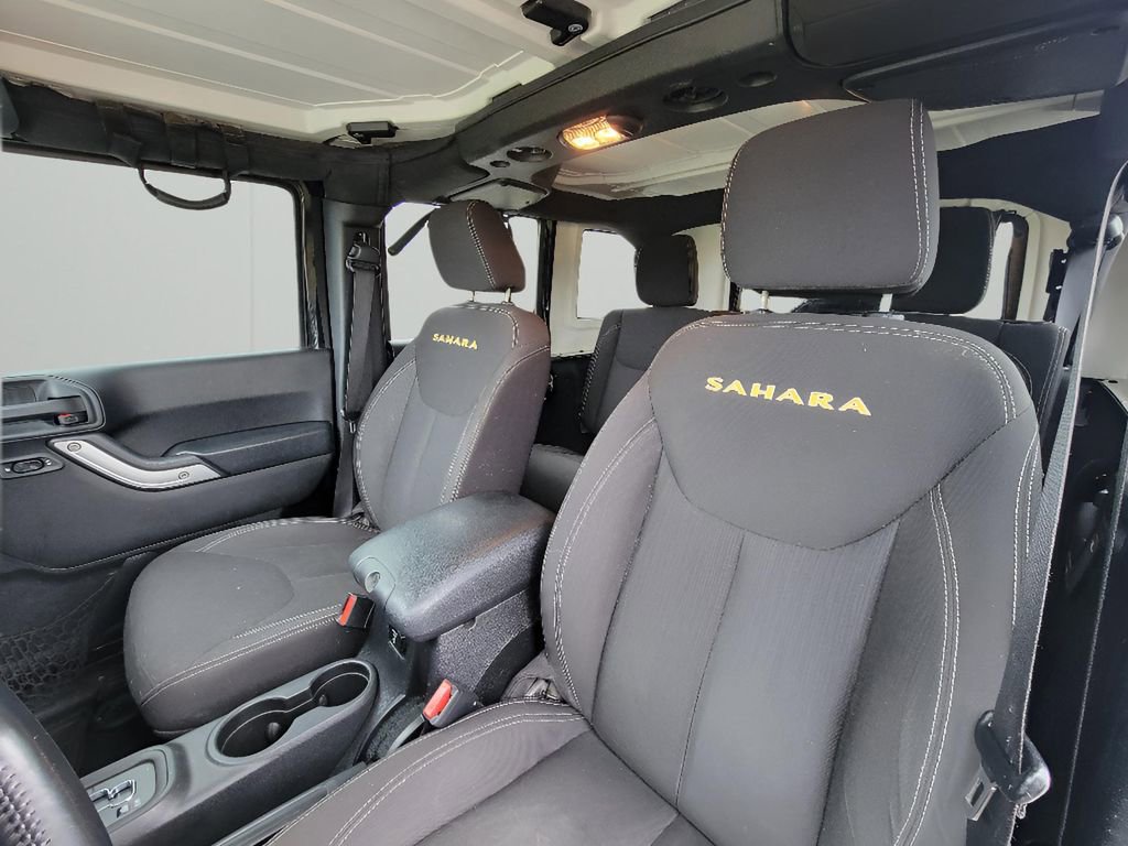 Used 2015 Jeep Wrangler Unlimited Sahara w/ Connectivity Group image 10