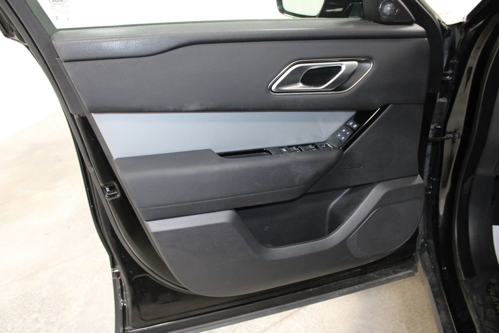 Used 2024 Land Rover Range Rover Velar S image 17
