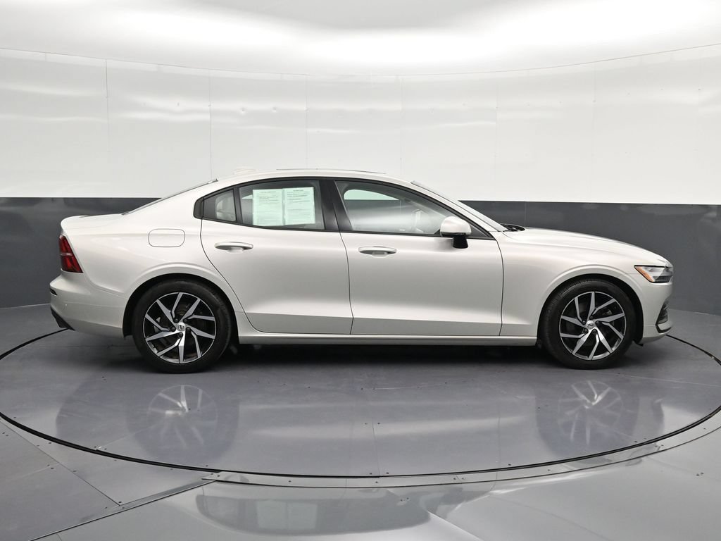 Used 2020 Volvo S60 T5 Momentum FWD image 4