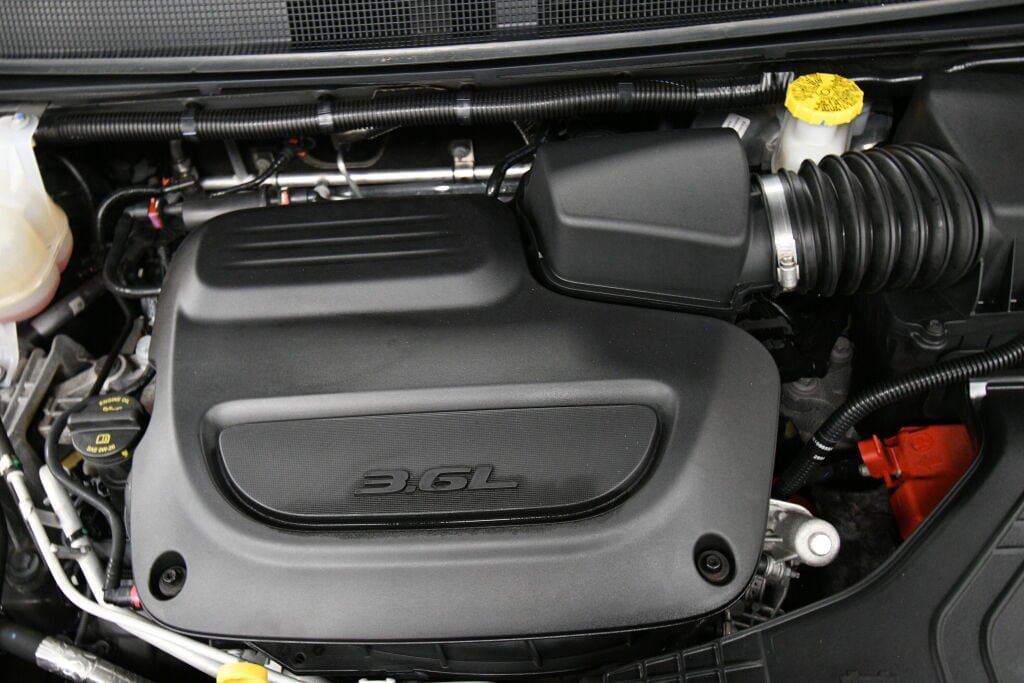 Used 2025 Chrysler Pacifica Limited FWD image 38