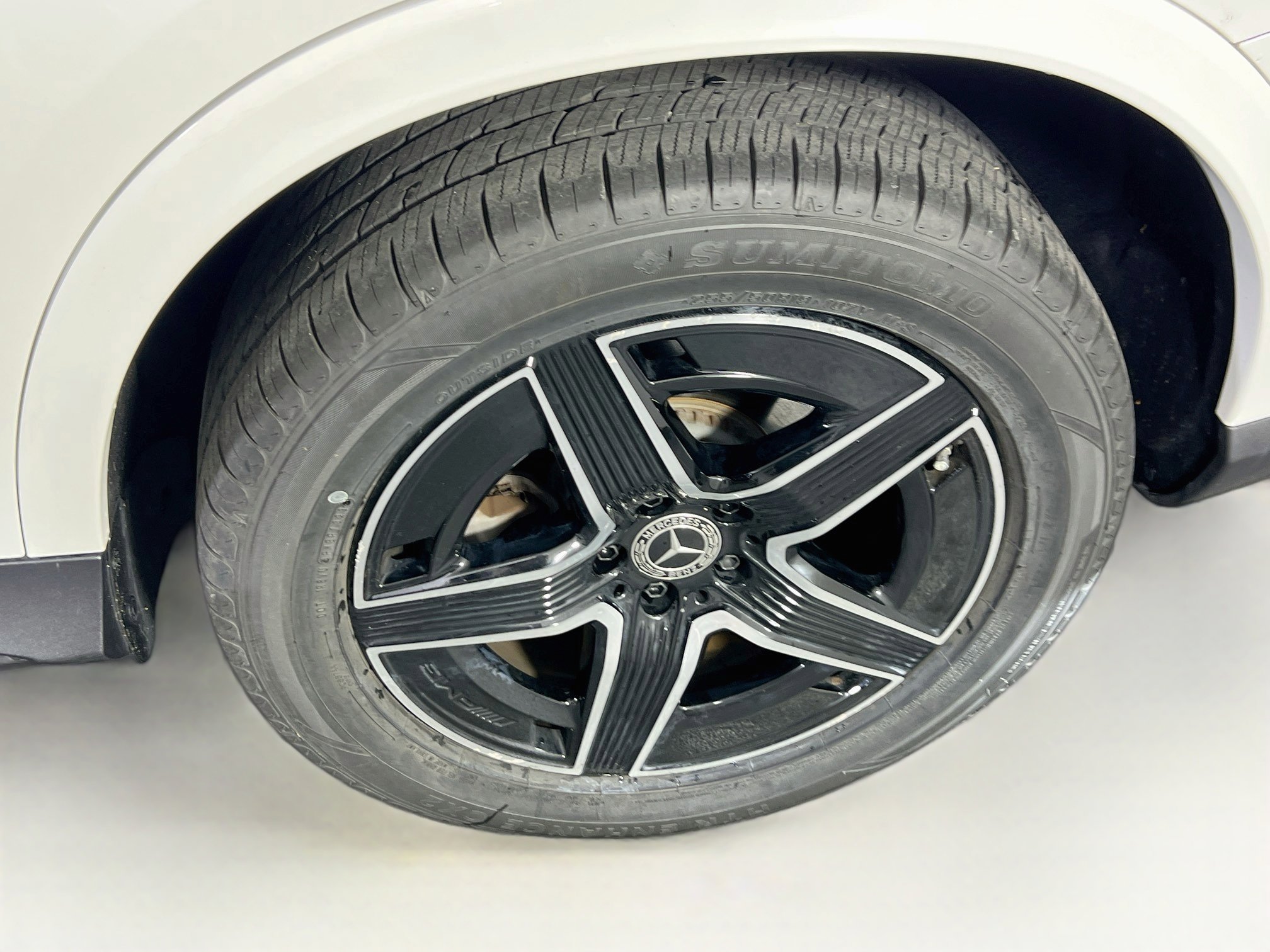 Used 2025 Mercedes-Benz GLC 300 4MATIC image 32