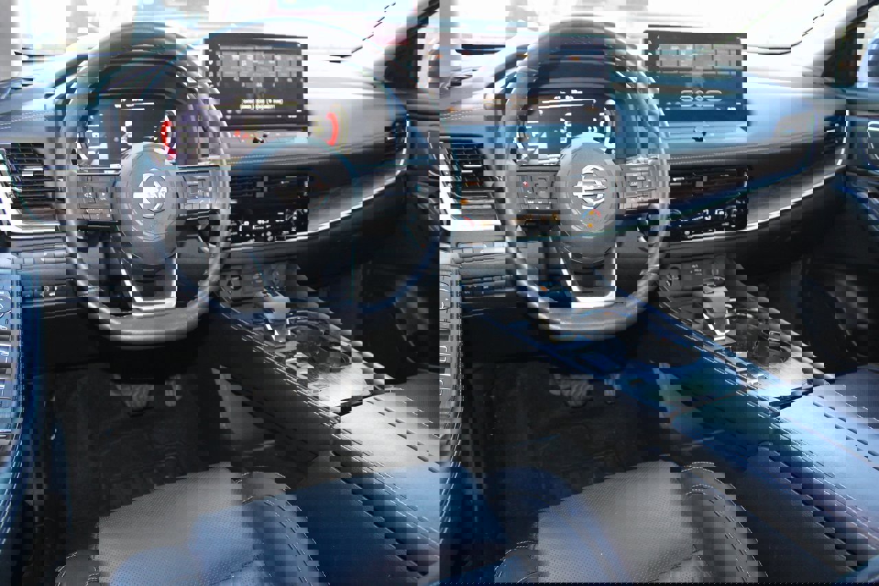 Used 2024 Nissan Rogue Platinum image 5