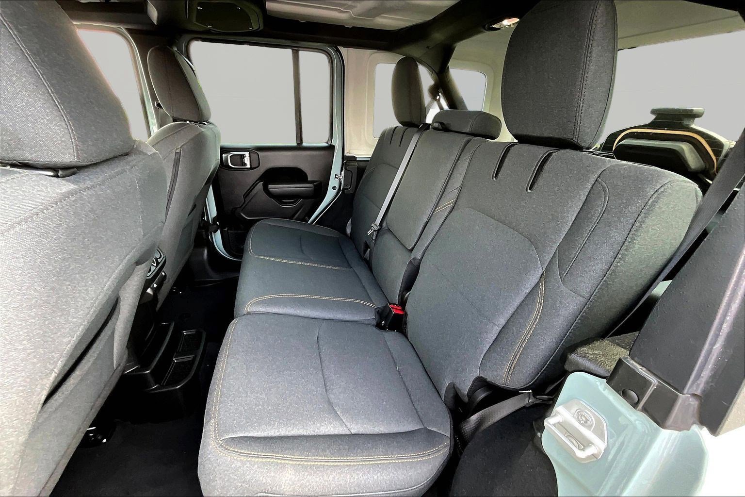 Used 2024 Jeep Wrangler Willys AWD/4WD image 22