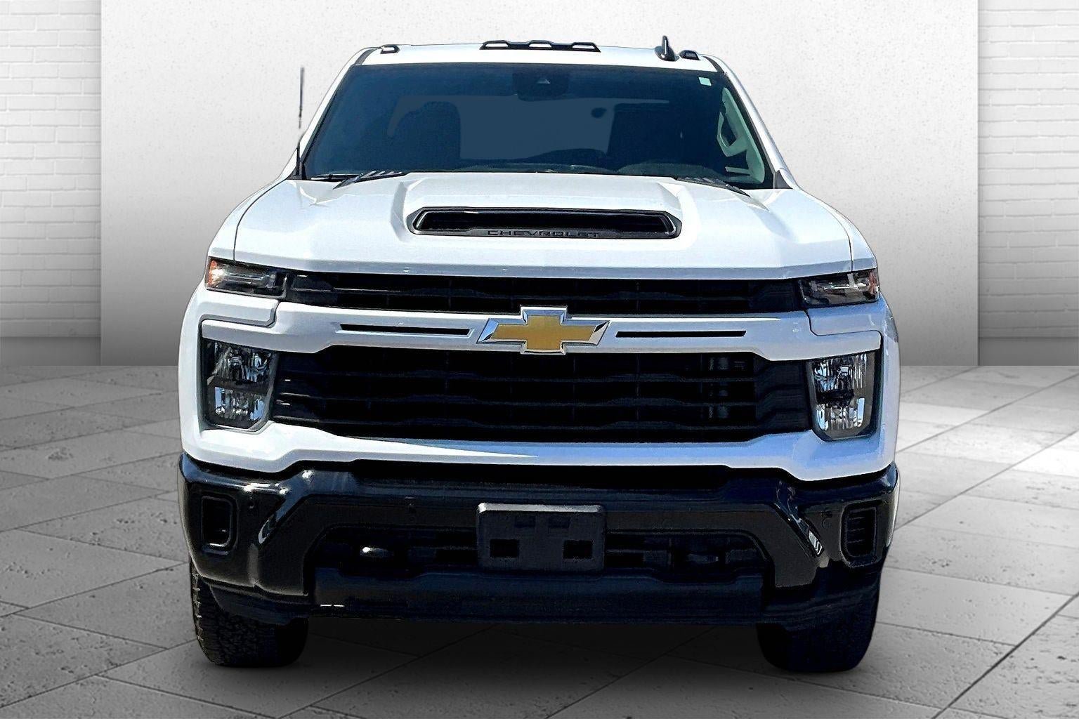Used 2025 Chevrolet Silverado 2500 Custom w/ Custom Value Package AWD/4WD image 2
