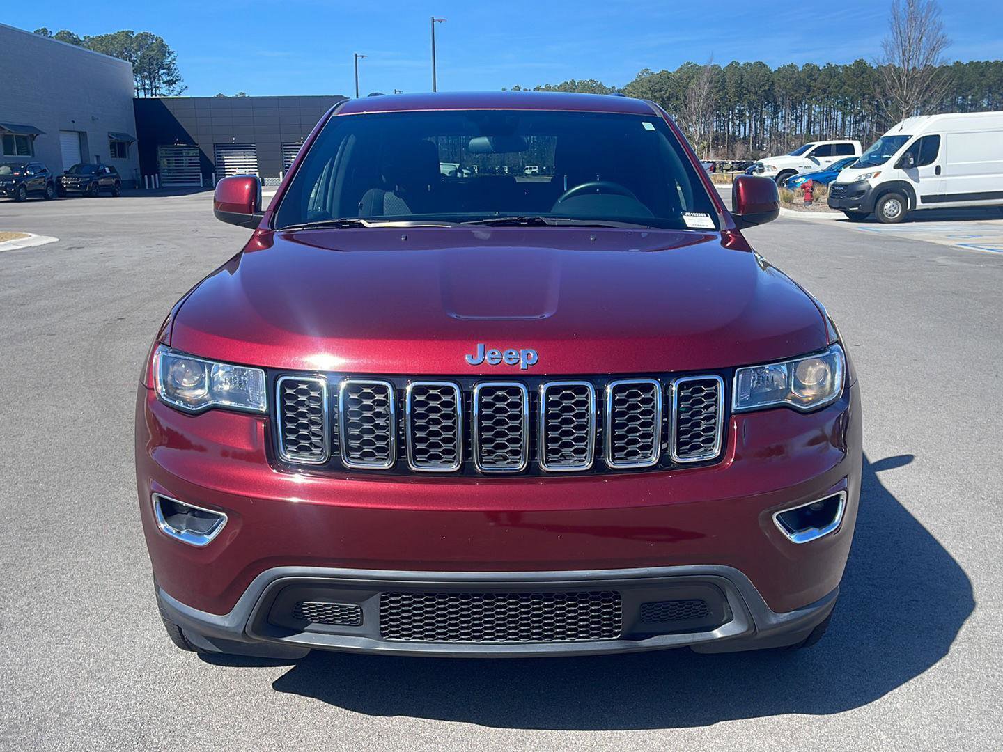 Used 2018 Jeep Grand Cherokee Laredo image 2