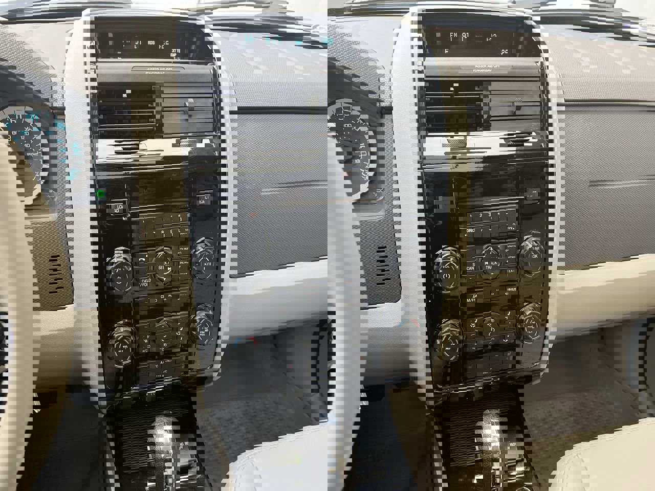 Used 2010 Ford Escape Limited image 17