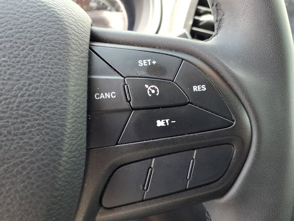 Used 2020 Jeep Cherokee Trailhawk image 17