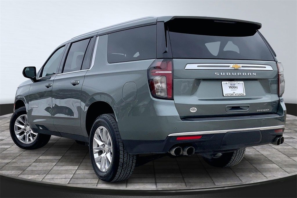 Used 2023 Chevrolet Suburban Premier image 7