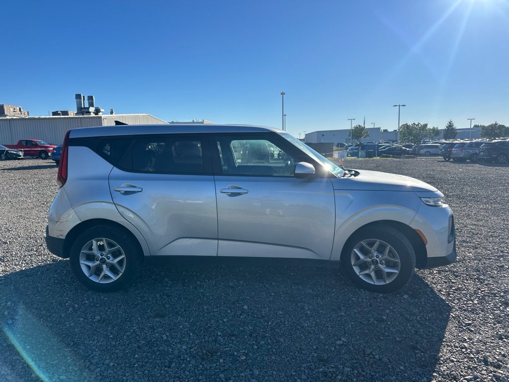 Used 2020 Kia Soul S FWD image 11