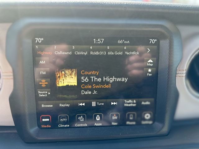 Used 2022 Jeep Wrangler Unlimited Sahara AWD/4WD image 14