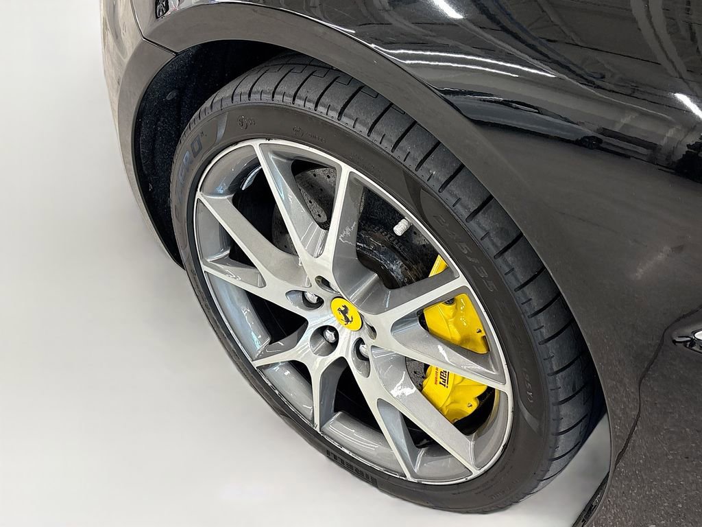Used 2014 Ferrari California image 24