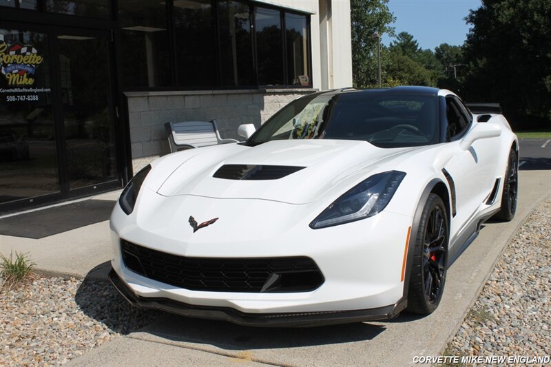 Used 2015 Chevrolet Corvette Z06 w/ 3LZ Preferred Equipment Group RWD image 10