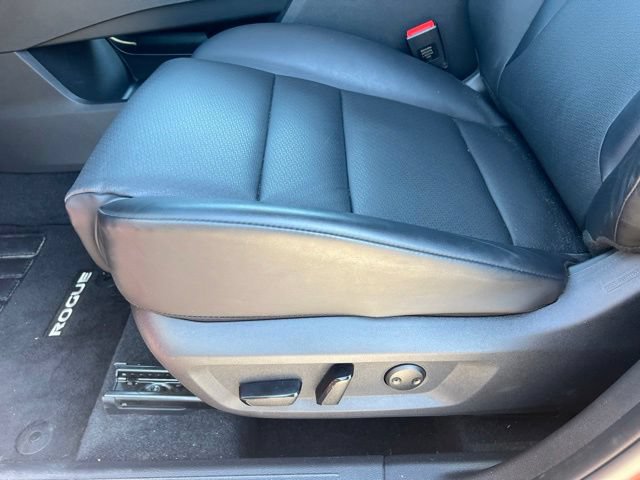 Used 2024 Nissan Rogue SV w/ SV Premium Package AWD/4WD image 16