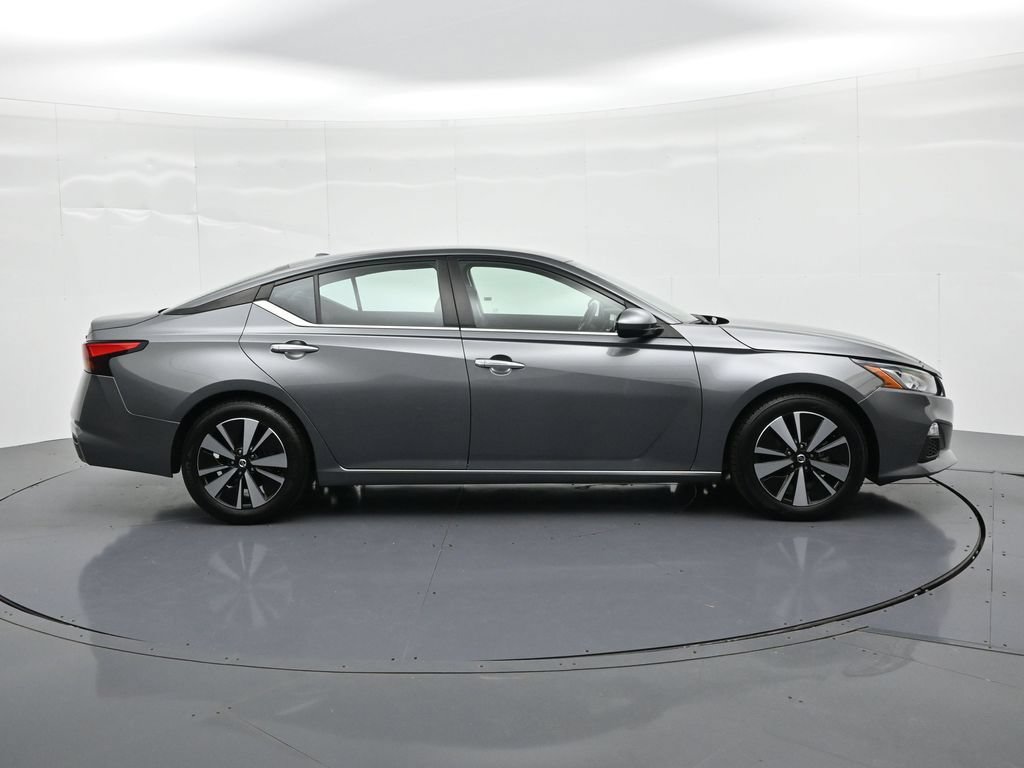 Used 2022 Nissan Altima 2.5 SV FWD image 5