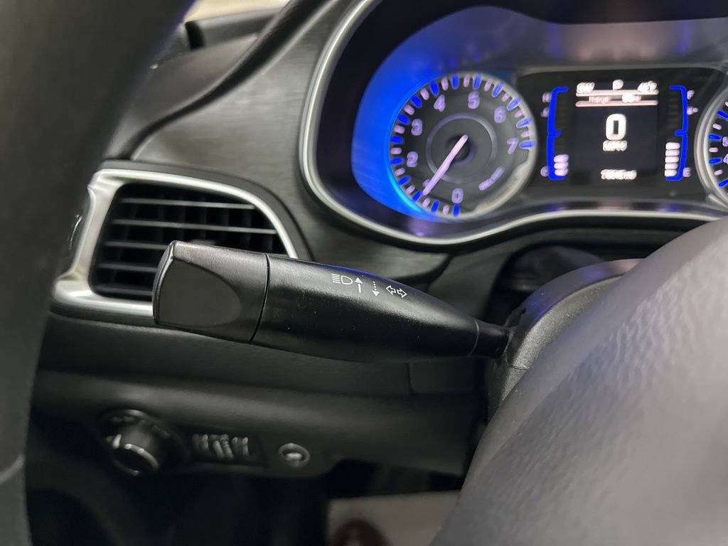 Used 2015 Chrysler 200 Limited image 36