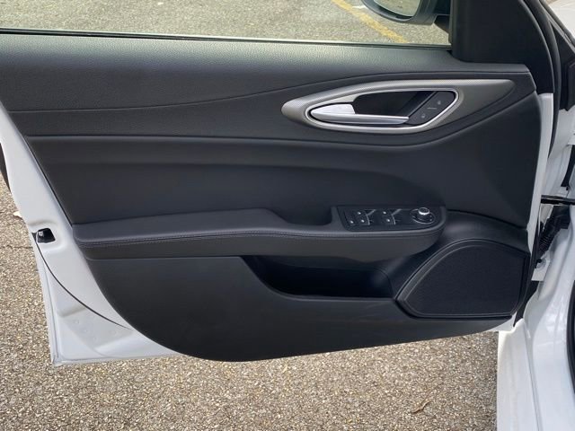 New 2025 Alfa Romeo Giulia AWD image 18
