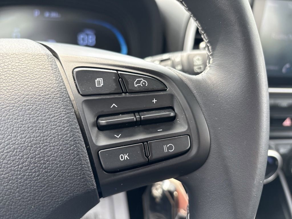 Certified 2023 Hyundai Venue SEL FWD image 18