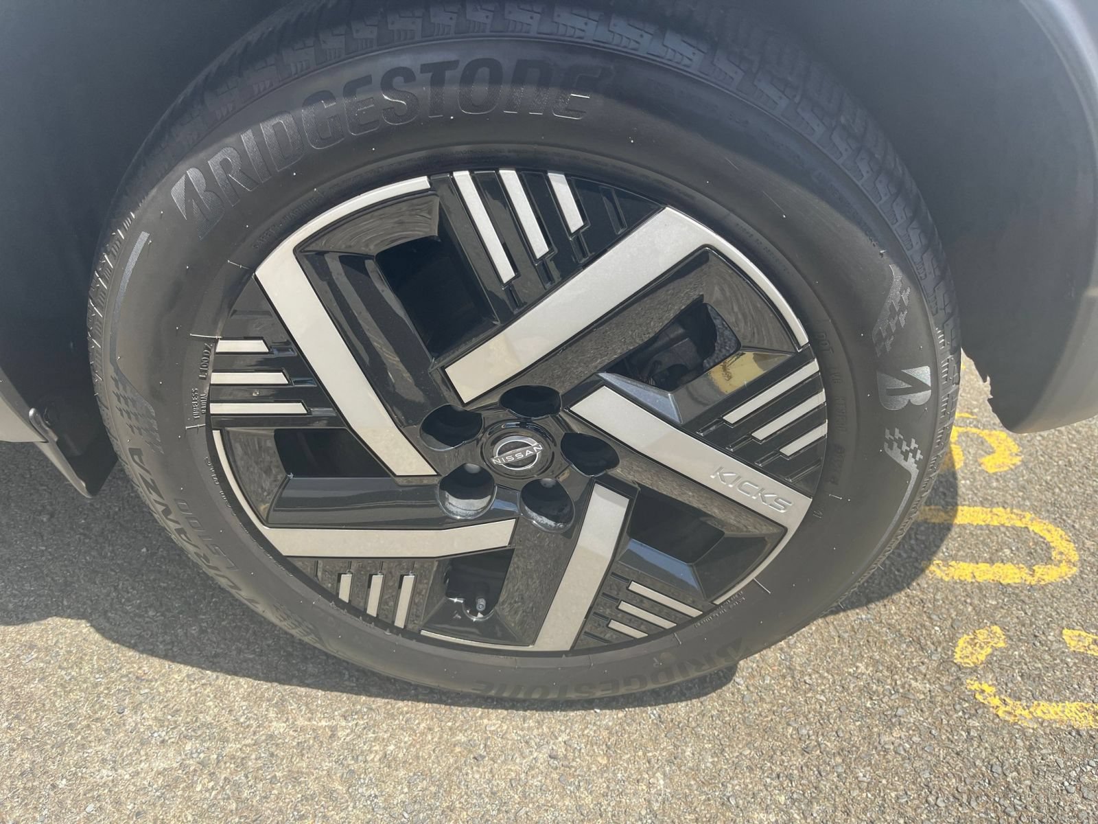 Used 2025 Nissan Kicks SV FWD image 27