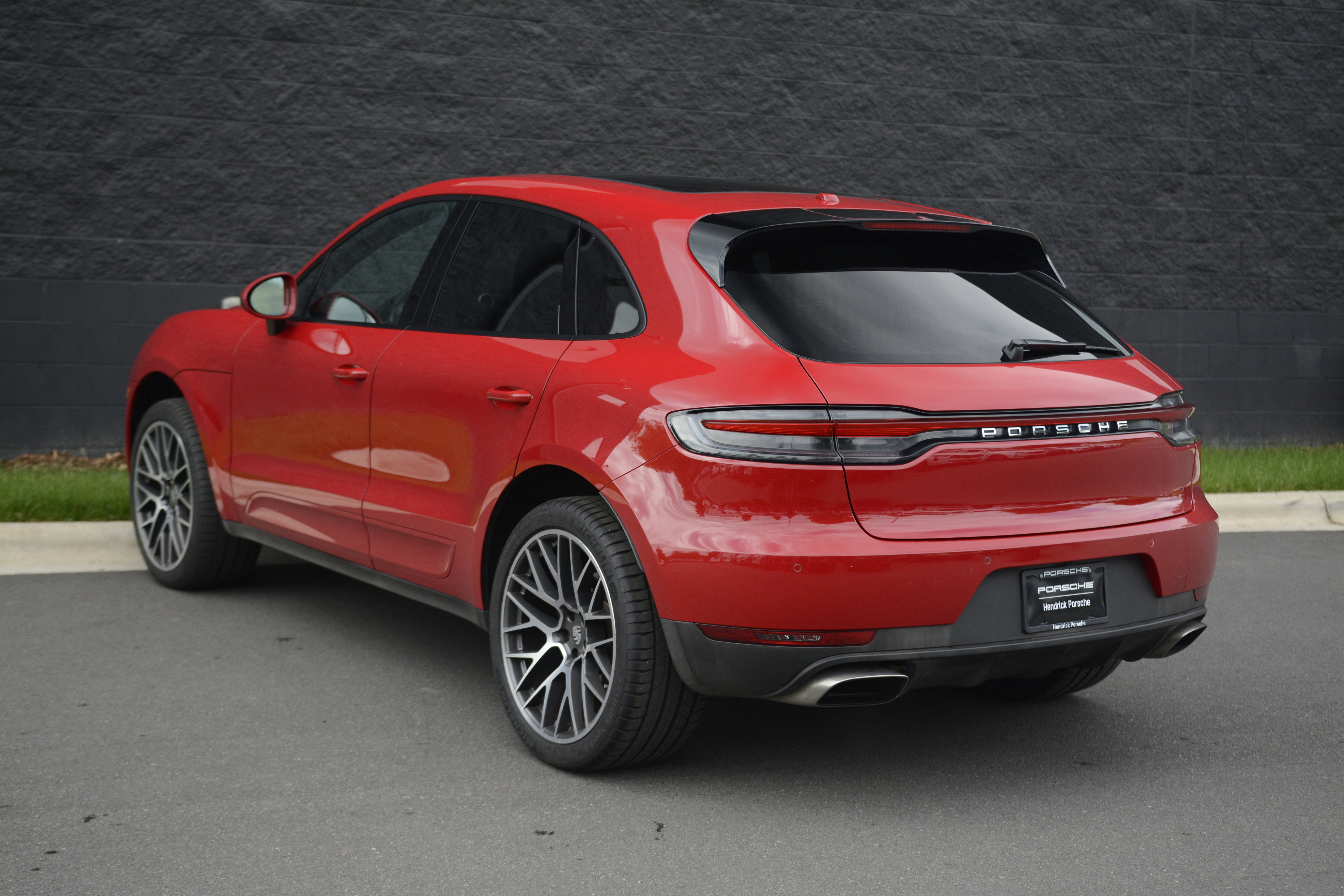 Certified 2020 Porsche Macan AWD/4WD image 3
