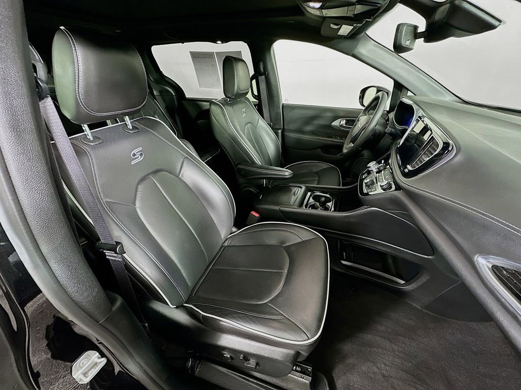 Used 2025 Chrysler Pacifica Limited FWD image 38