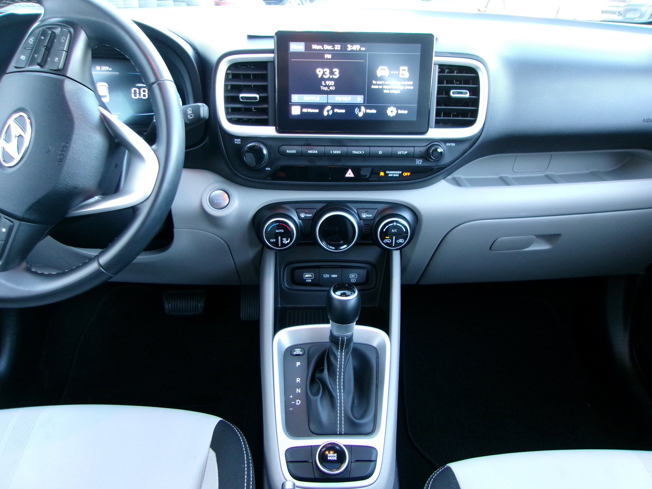 Used 2024 Hyundai Venue SEL FWD image 14