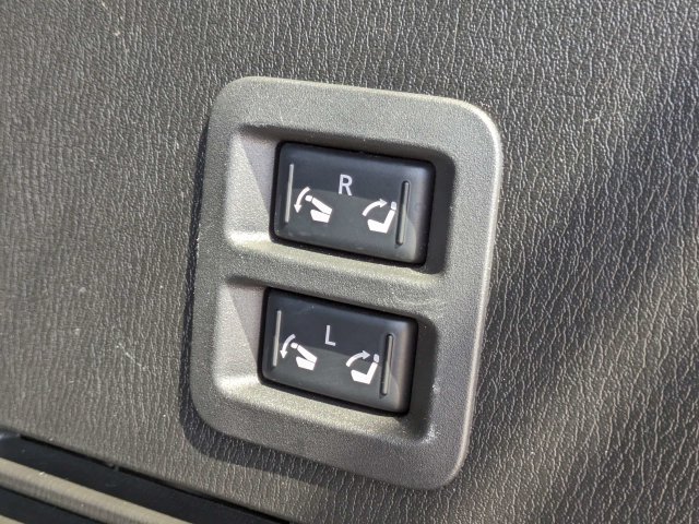 Used 2023 Nissan Armada Platinum w/ Captain's Chairs Package RWD image 14