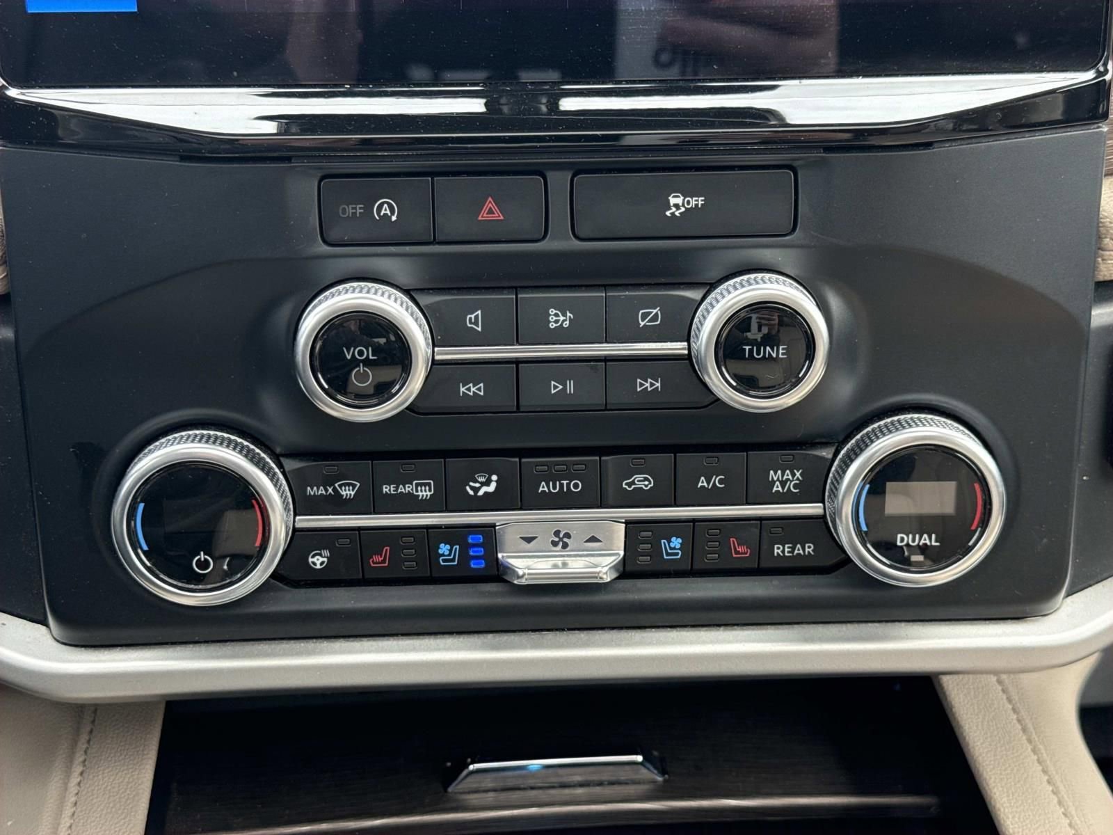 Used 2024 Ford Expedition Limited image 12