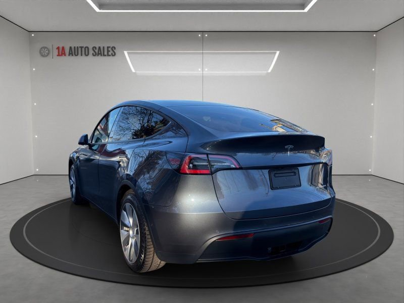 Used 2021 Tesla Model Y Long Range image 3