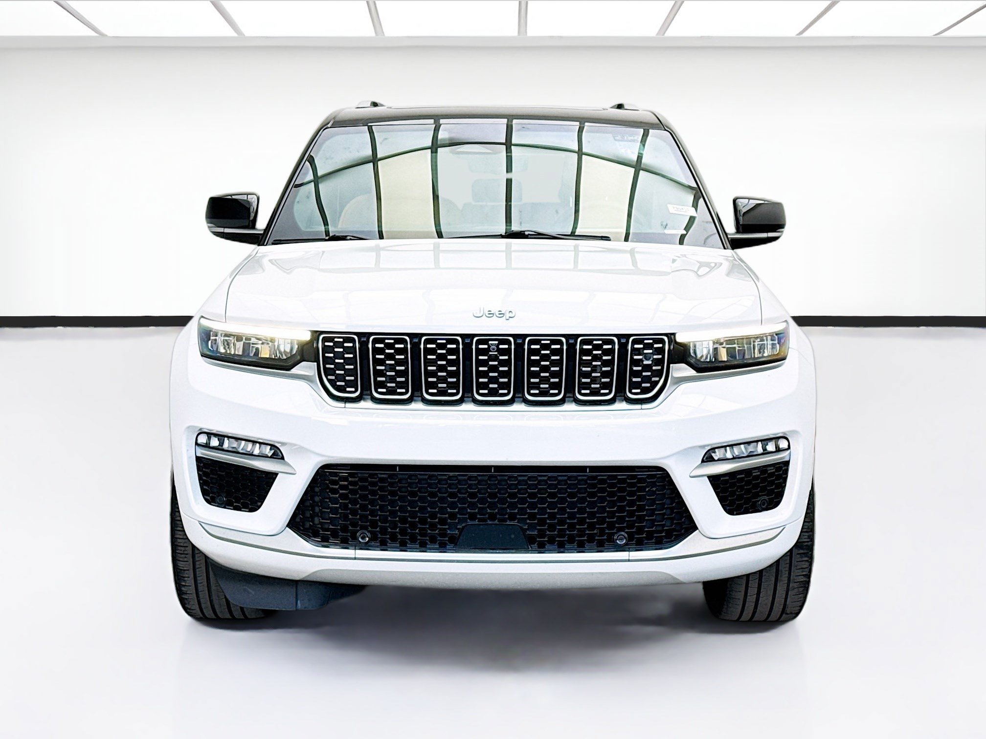 Used 2023 Jeep Grand Cherokee Summit w/ Advanced Protech Group IV AWD/4WD image 2
