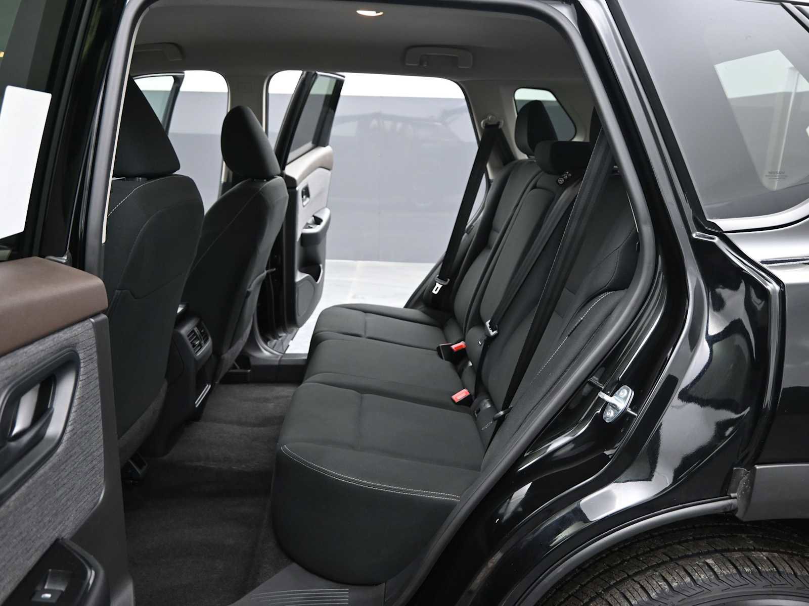 Used 2023 Nissan Rogue S image 14