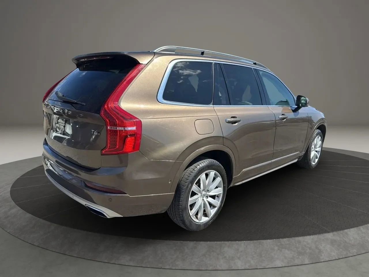 Used 2016 Volvo XC90 T6 Momentum w/ Momentum Plus Package AWD/4WD image 5