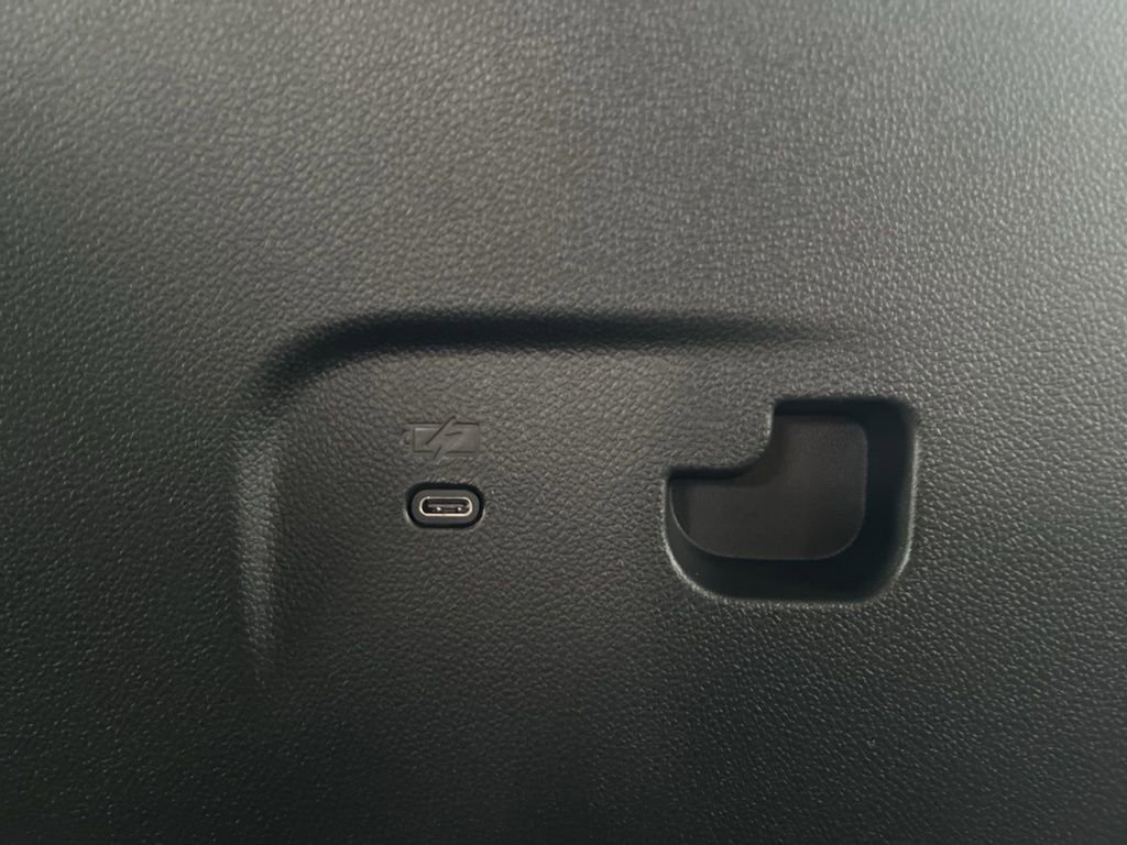 New 2026 Chevrolet Traverse LT w/ Sun and Wheel Package image 24