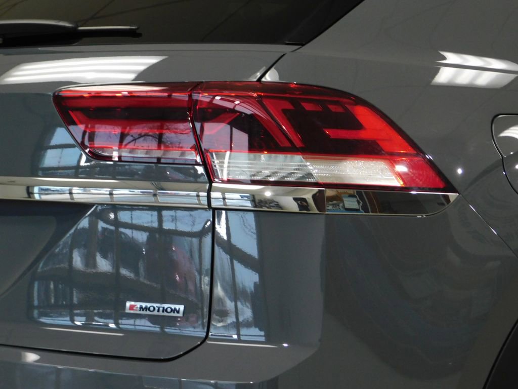 Used 2020 Volkswagen Atlas Cross Sport SEL Premium R-Line image 62